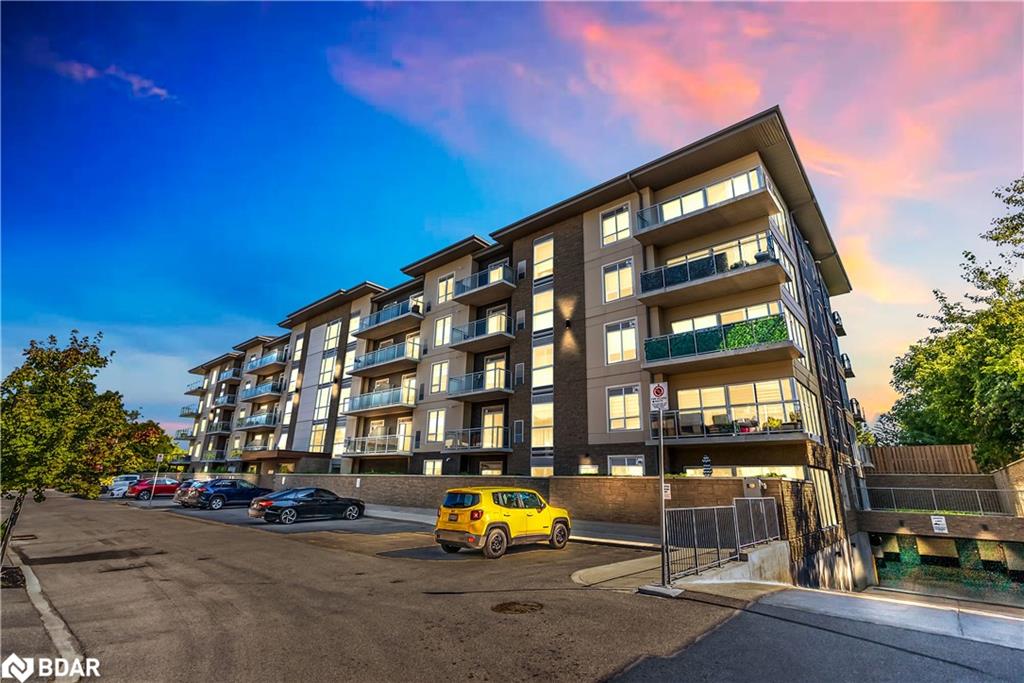 16 Markle Crescent Unit 206, Hamilton, ON L9G 0H4