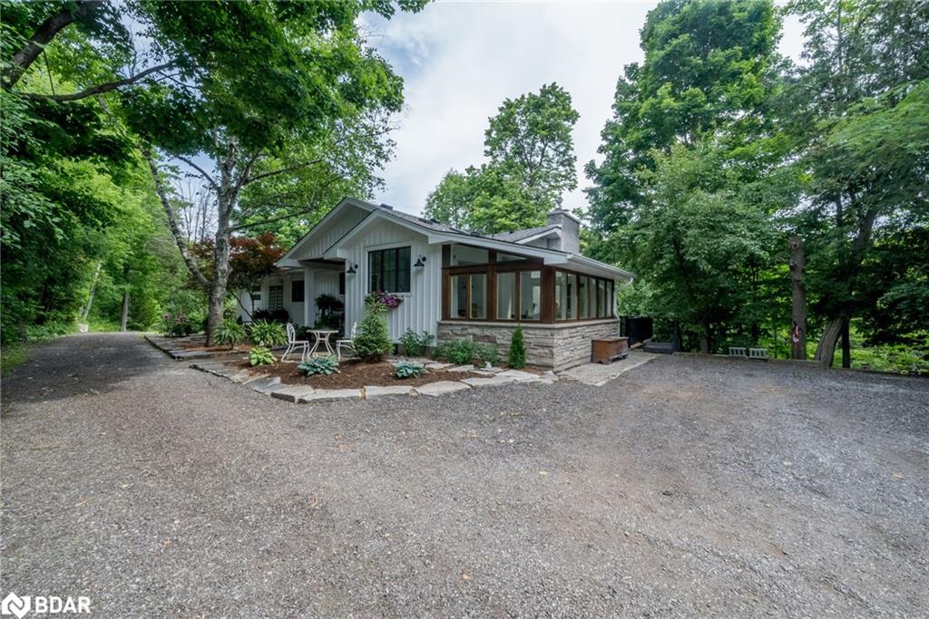 27 Tweedle St, Glen Williams, ON L7G 3S6