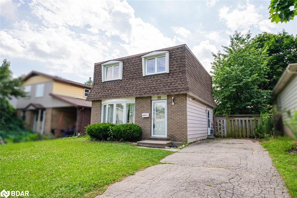 88 Harcourt Cres, Kitchener, ON N2P 1K9