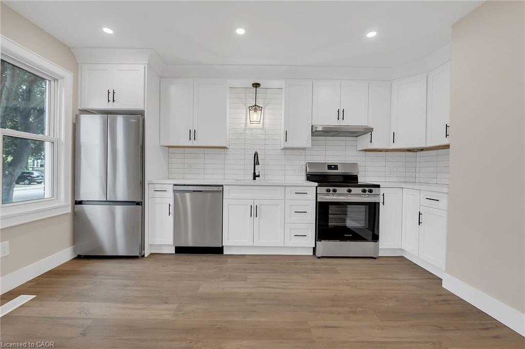 126 Auburn Ave, Hamilton, ON L8K 3B2
