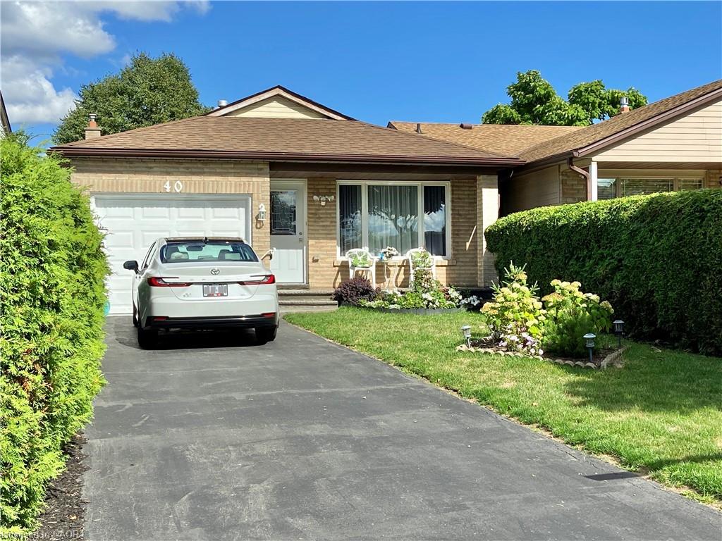 40 Lyton Cres, Hamilton, ON L8J 2C9