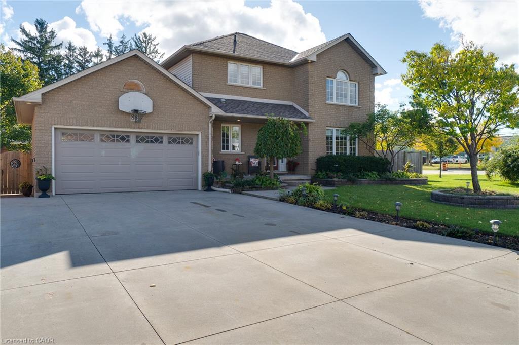 88 Republic Ave, Hamilton, ON L9B 2G7