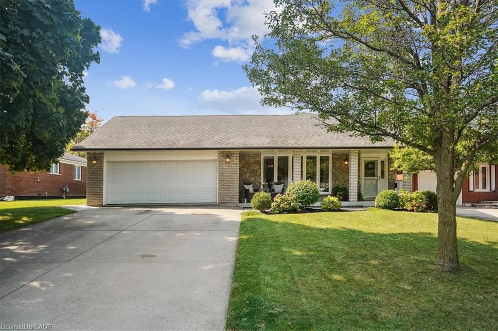 70 Country Club Dr, Hamilton, ON L8K 5W2
