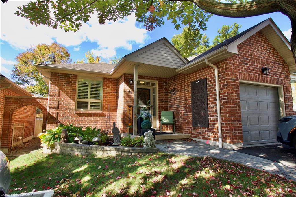 42 Greentrail Dr, Hamilton, ON L0R 1W0
