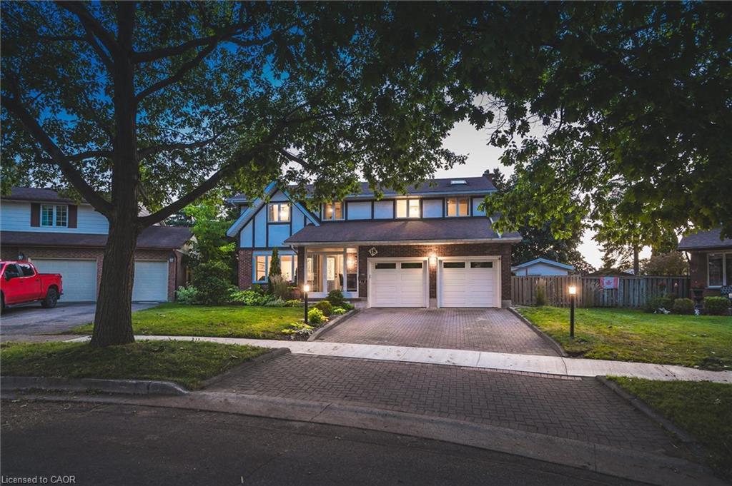 18 Westchester Pl, Kitchener, ON N2B 3M6