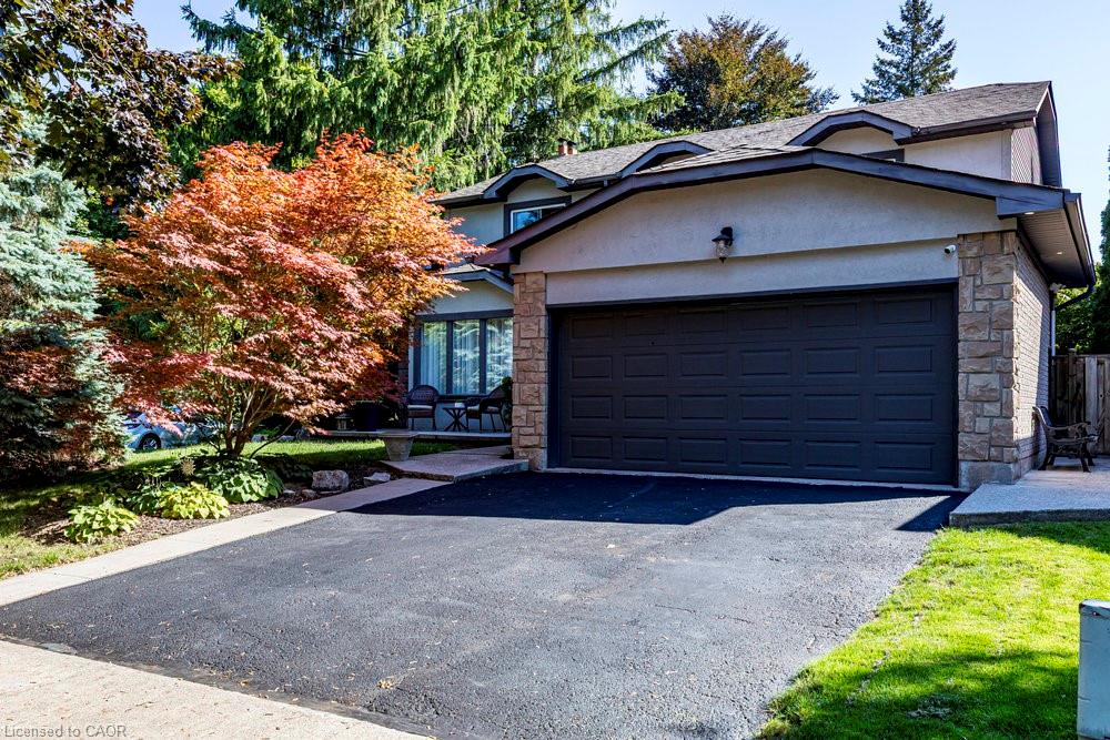 19 Fieldgate St, Dundas, ON L9H 6N3