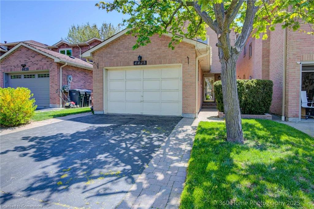 4425 Sawmill Valley Dr, Mississauga, ON L5H 4J1