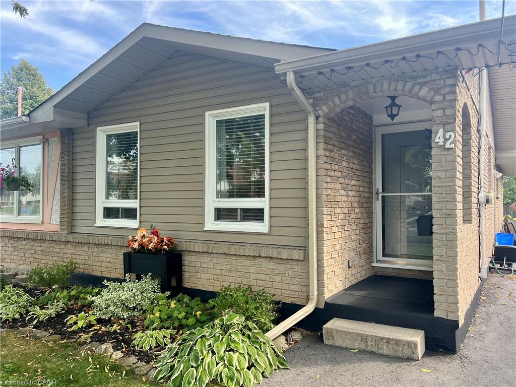 42 Seymour Ave, St. Catharines, ON L2P 1A7