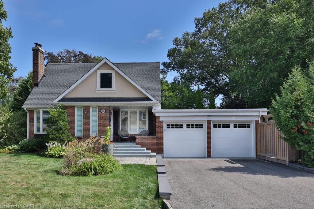 886 Whitney Dr, Mississauga, ON L4Y 1E7