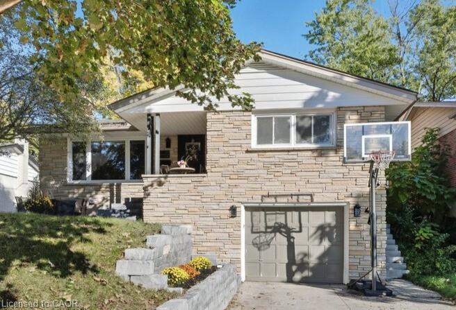 40 Rennie Dr, Kitchener, ON N2A 1J5