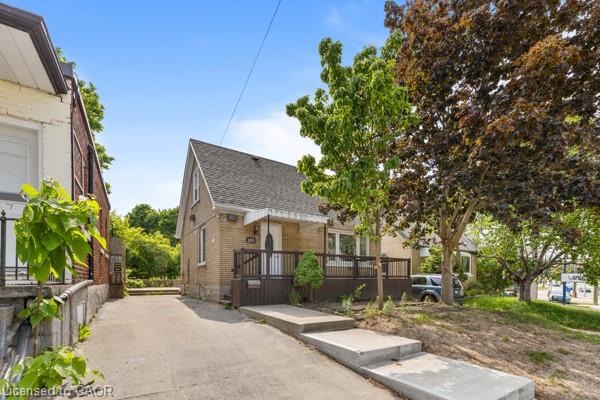 181 Highland Rd E, Kitchener, ON N2M 3W1