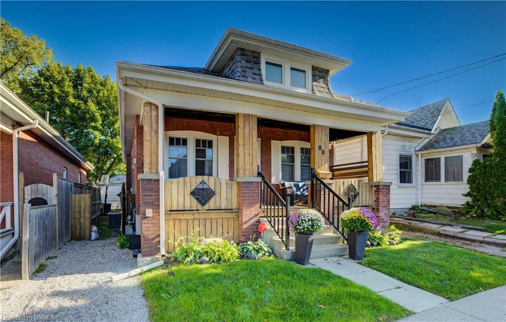 88 Walnut St, Brantford, ON N3T 1H4
