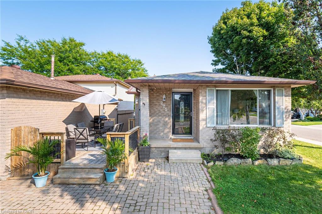 225 Golfwood Dr, Hamilton, ON L9C 7C6