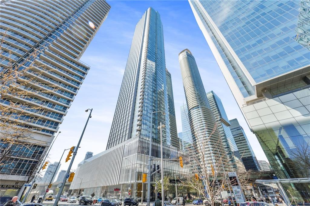 10 York Street Unit 1109, Toronto, ON M5J 0E1