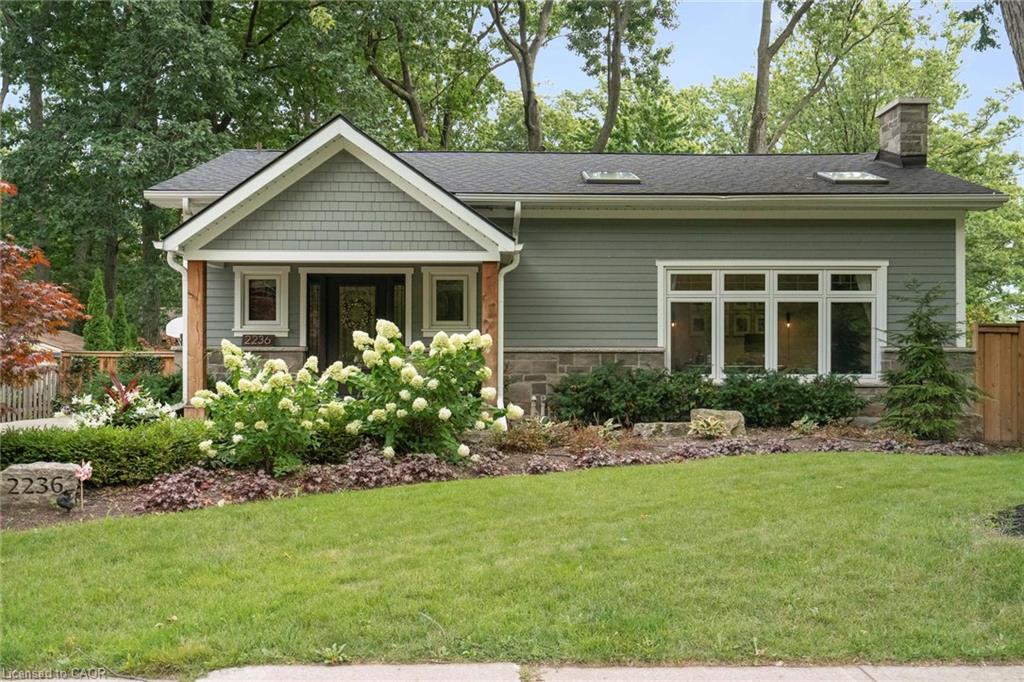 2236 Mount Forest Dr, Burlington, ON L7P 1J1