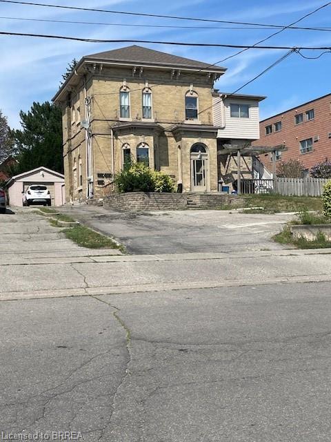 15 Buffalo St, Brantford, ON N3R 1C7
