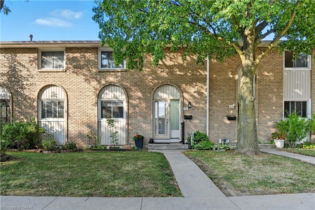 151 Gateshead Crescent Unit 30, Hamilton, ON L8G 3W1