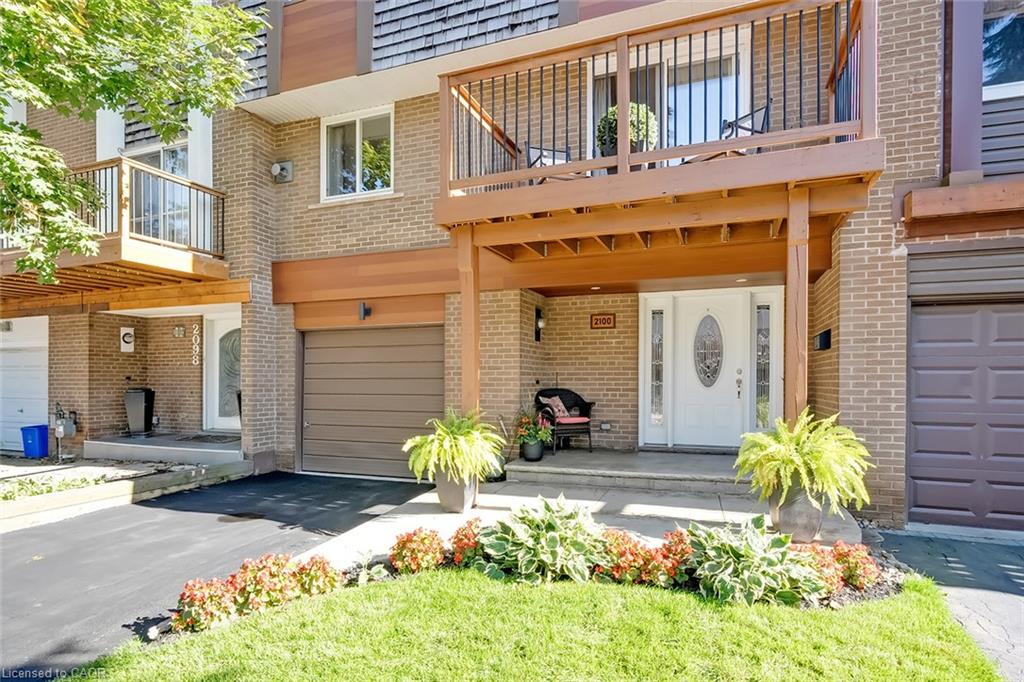 2100 Worthington Dr, Oakville, ON L6L 1E3