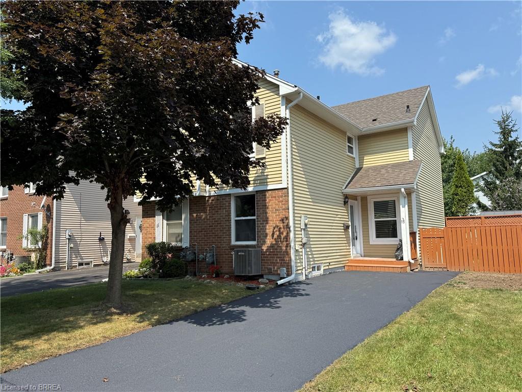 15 Banbury Rd, Brantford, ON N3P 1C9