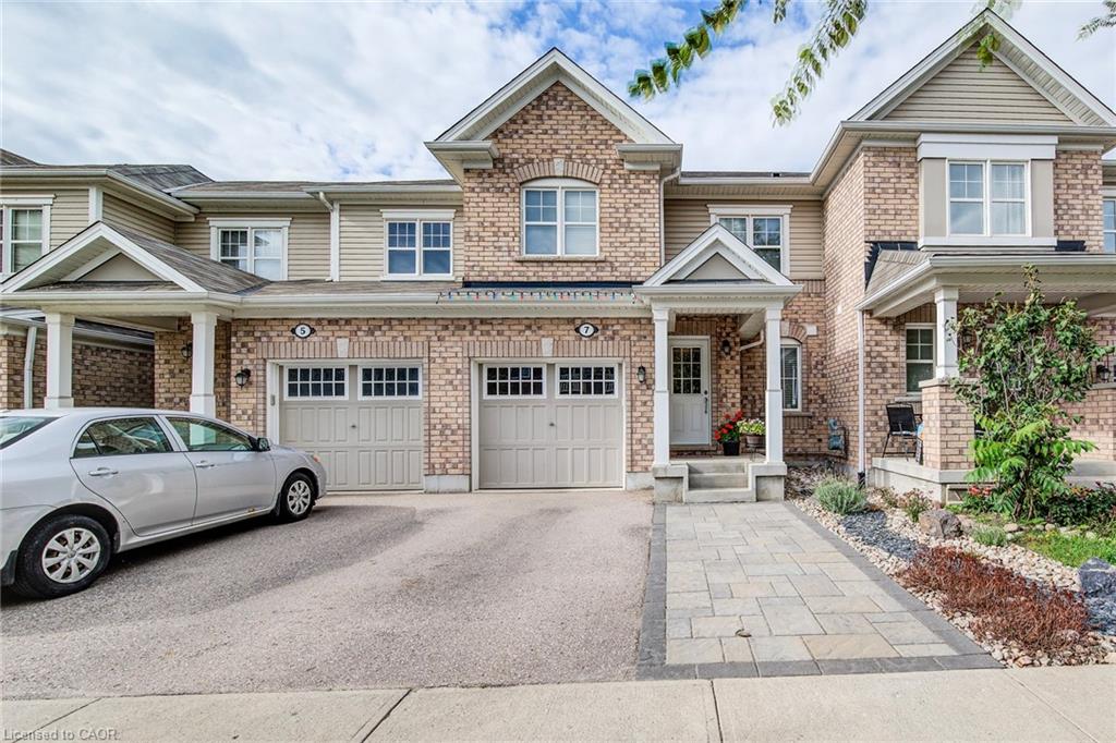7 Stratus St, Kitchener, ON N2R 0K6