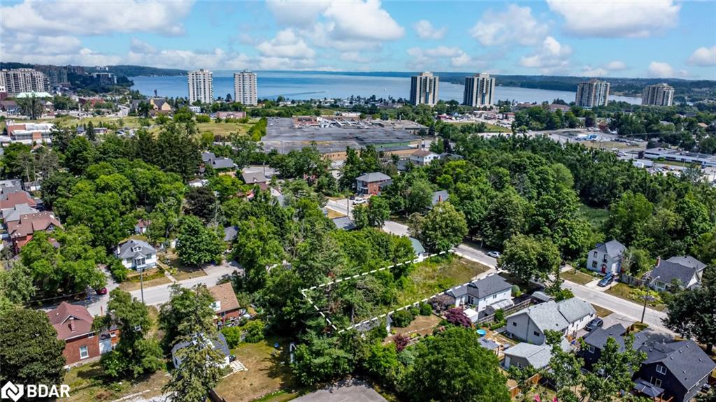 40 Perry St, Barrie, ON L4N 2G3