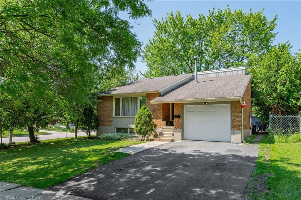 31 Mulberry Ln, Waterloo, ON N2L 5L4