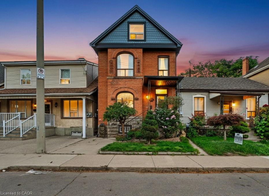23 Oak Ave, Hamilton, ON L8L 5M7