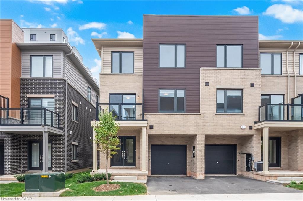 14 Dryden Ln, Hamilton, ON L8H 1L9