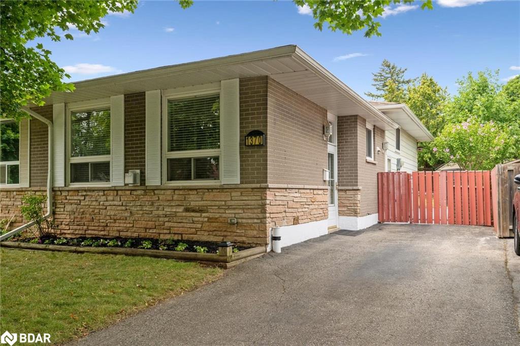 1370 Roylen Rd, Oakville, ON L6H 1V4