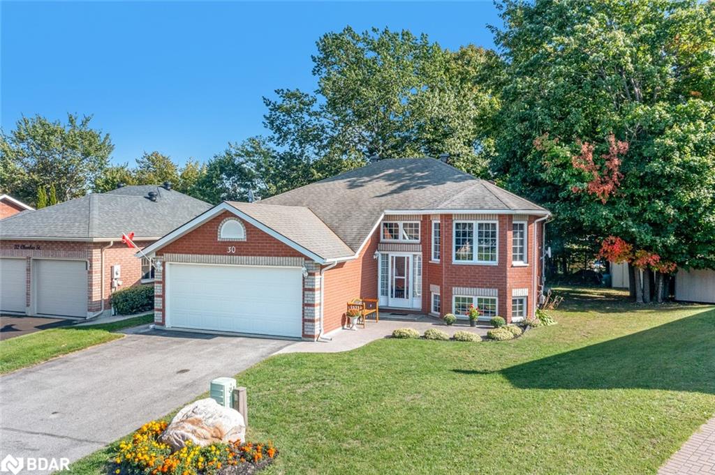 30 Charles St, Penetanguishene, ON L9M 2G7