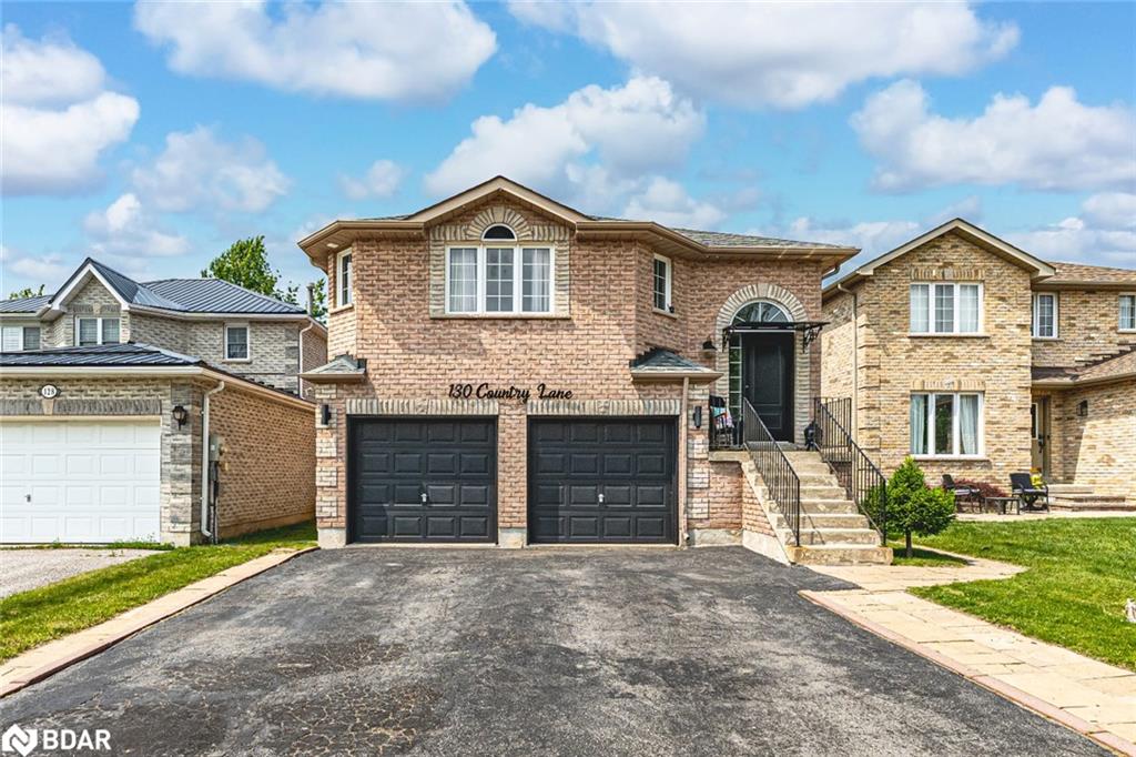 130 Country Ln, Barrie, ON L4N 0N2