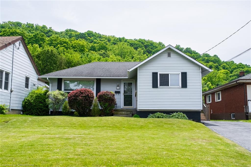 15 Alba St, Hamilton, ON L8G 1N9