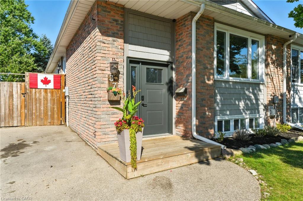 37 Maple Cres, Brant, ON N3L 3R3