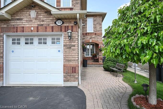 7019 Graydon Ct, Mississauga, ON L5N 7H4