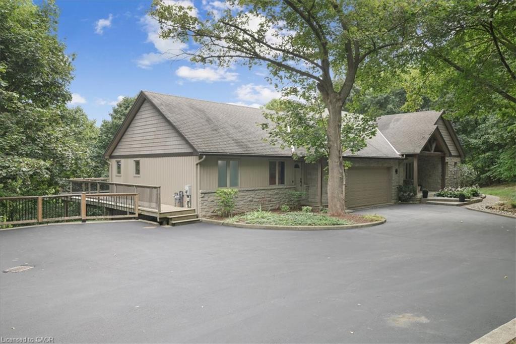 55 Mountain St, Grimsby, ON L3M 3K2