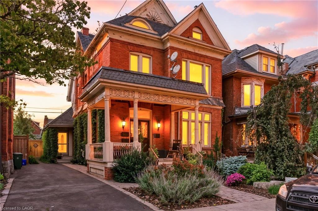 30 Ontario Ave, Hamilton, ON L8N 2X2