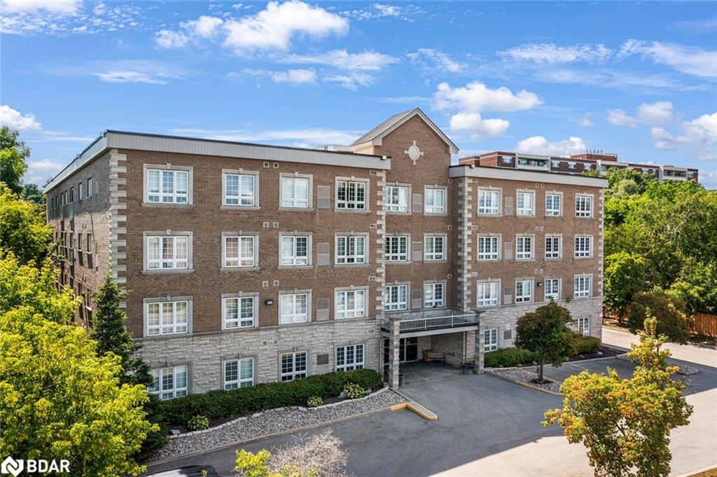 112 Simcoe Road Unit 301, Bradford West Gwillimbury, ON L3Z 1Y2