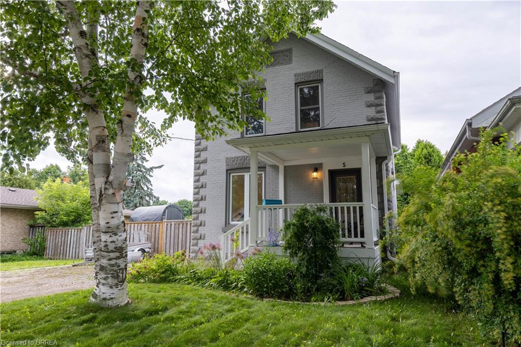 5 Wellington St, Paris, ON N3L 1S3