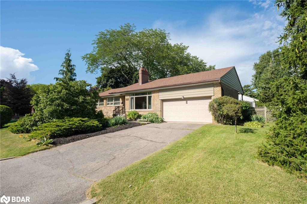 1509 Kenneth Dr, Mississauga, ON L5E 2Y6