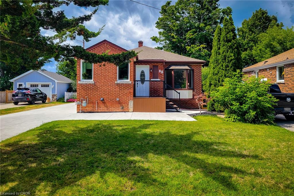 88 Fiddlers Green Rd, Hamilton, ON L9G 1W3
