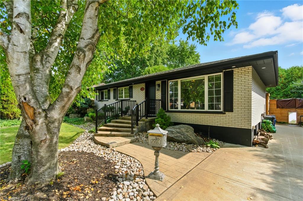 31 Varadi Ave, Brantford, ON N3R 3N2