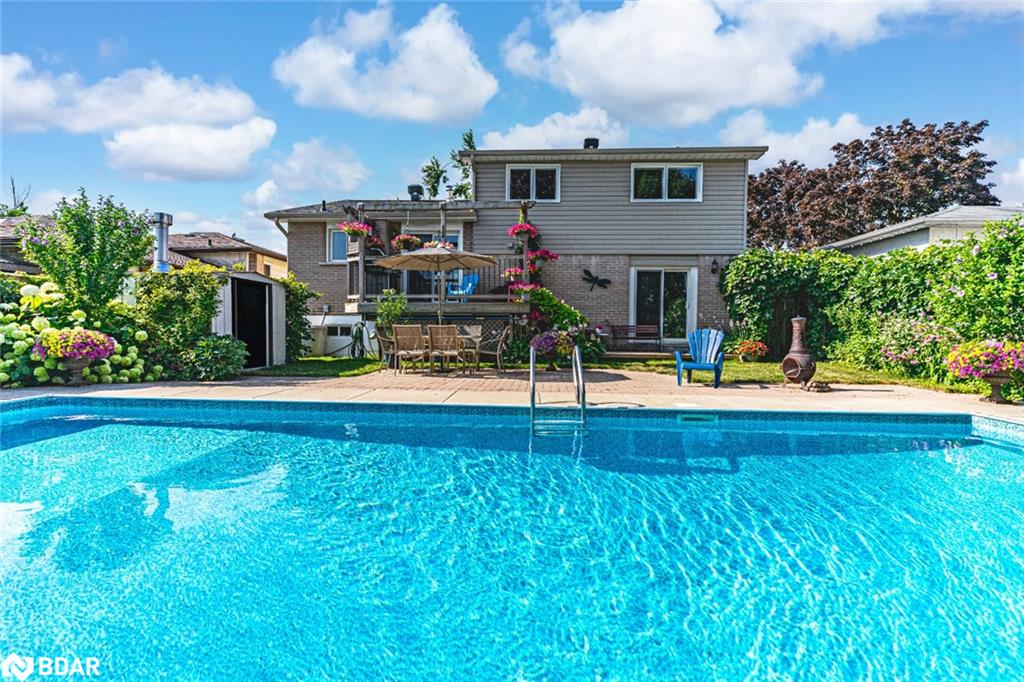33 Porter Cres, Barrie, ON L4M 5H8