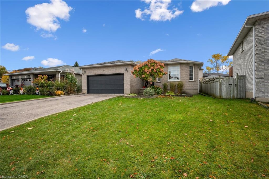 7 Peter Ct, Cambridge, ON N1P 1C3
