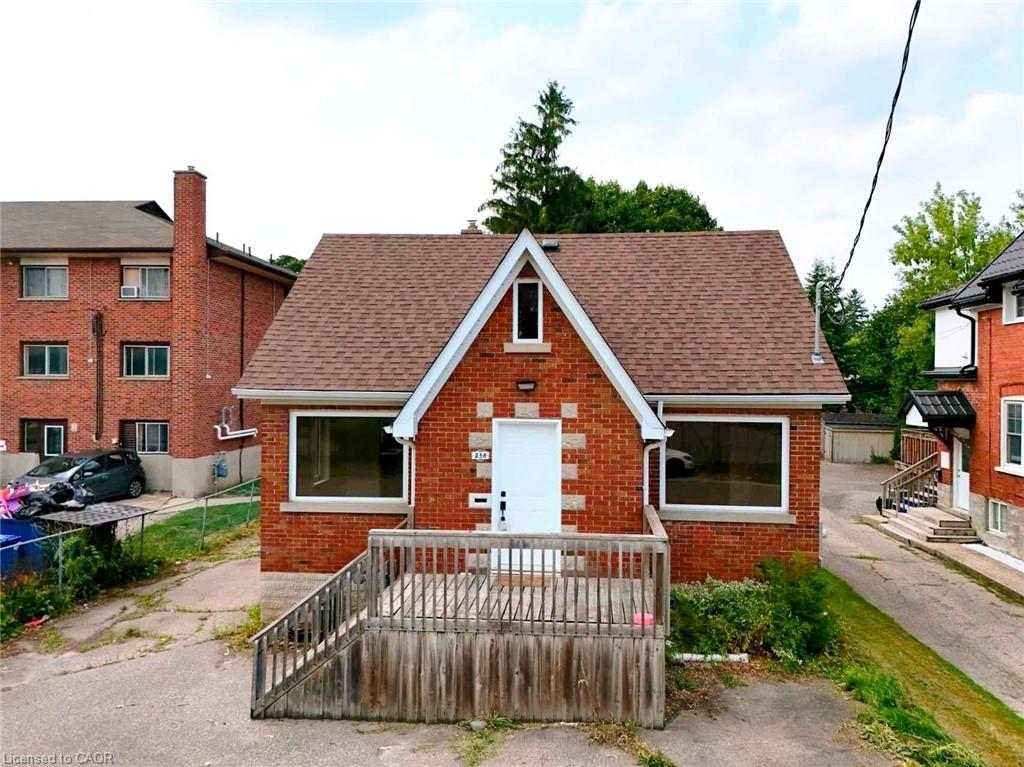 238 Lowther St N, Cambridge, ON N3H 1Y1