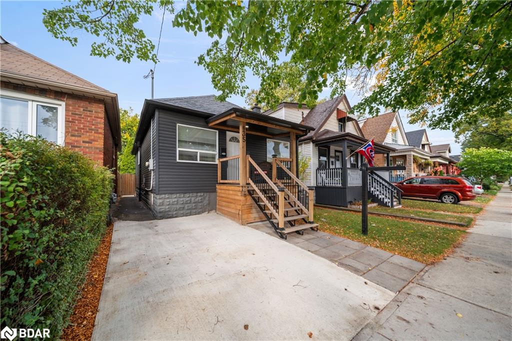 135 Tragina St, Hamilton, ON L8H 5C7