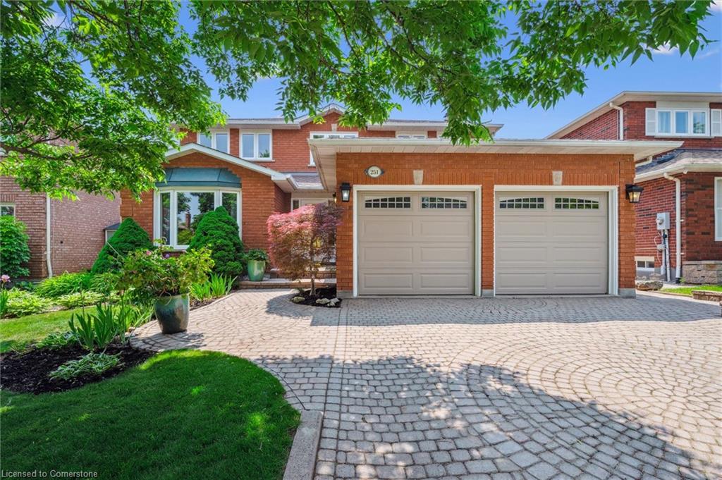 251 Hickory Cir, Oakville, ON L6H 4V3