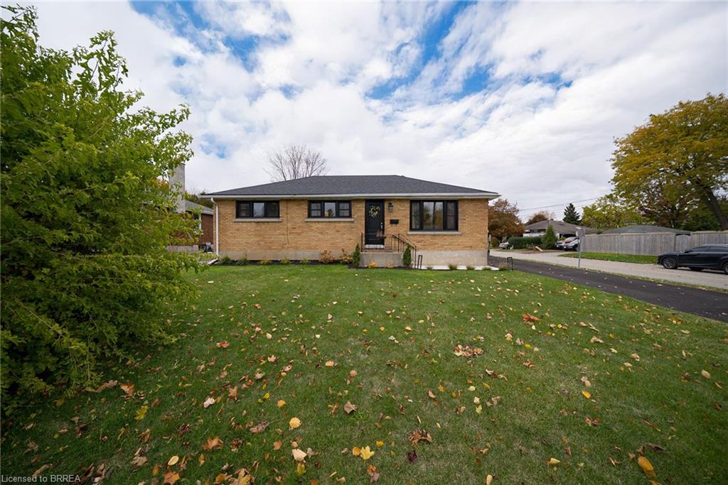 37 Rowanwood Ave, Brantford, ON N3S 7C1