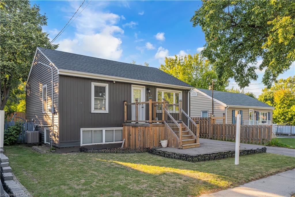 318 E 43rd St, Hamilton, ON L8T 3C7