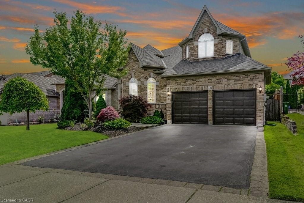 98 Davidson Blvd, Hamilton, ON L9H 7M4