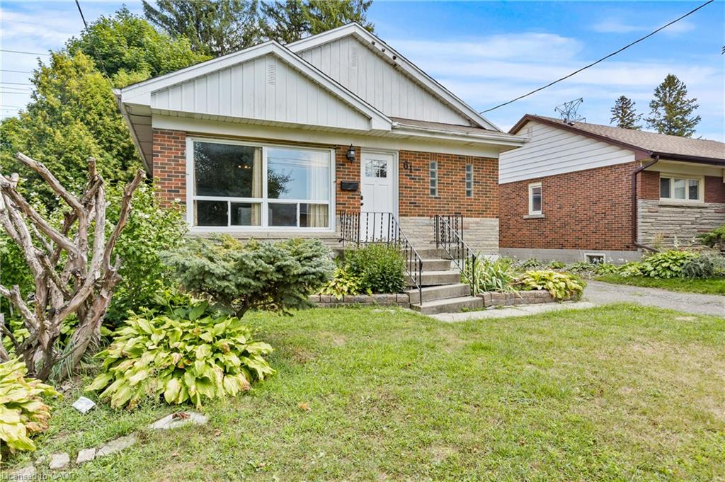 61 Radford St, Hamilton, ON L8S 3E5